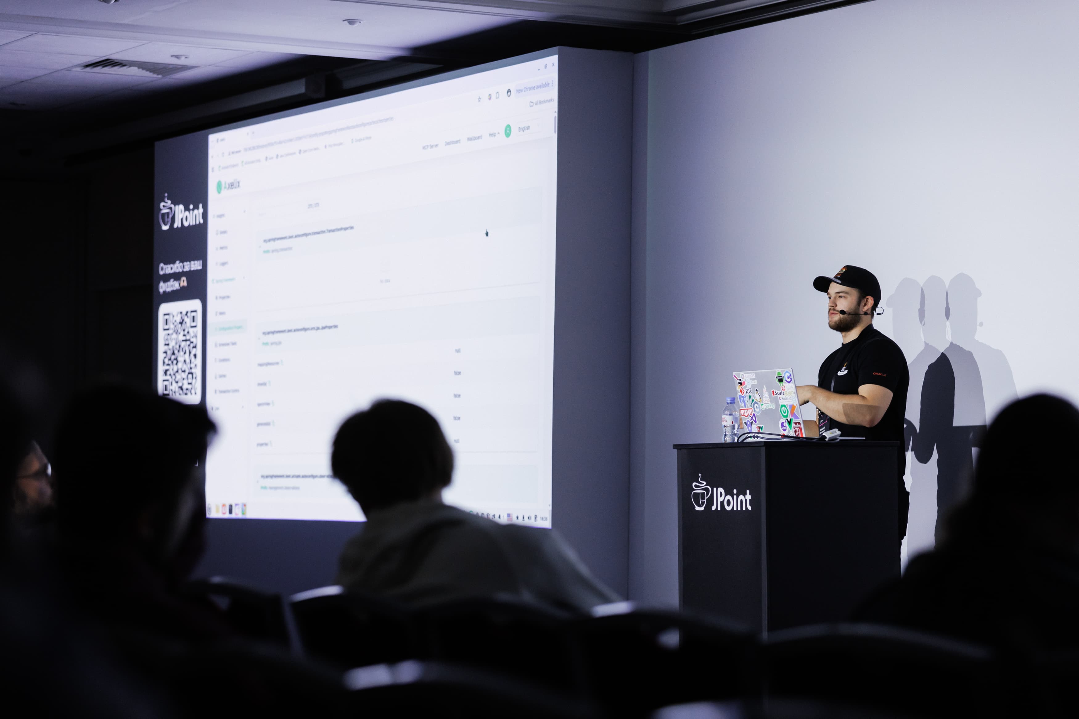 Axelix CEO demoing Axelix on stage at JPoint